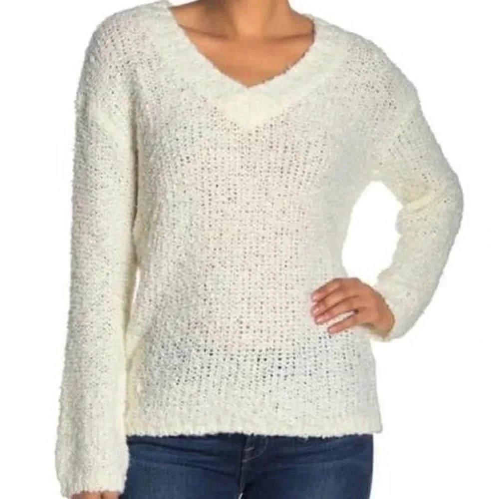 Susina Fluffy Boucle Knit Sweater V-Neck Long Sleeve Pullover‎ White Snow